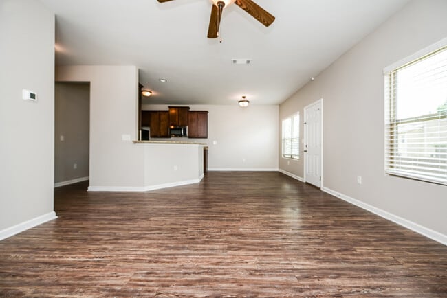 Foto del edificio - 429 Concord Terrace