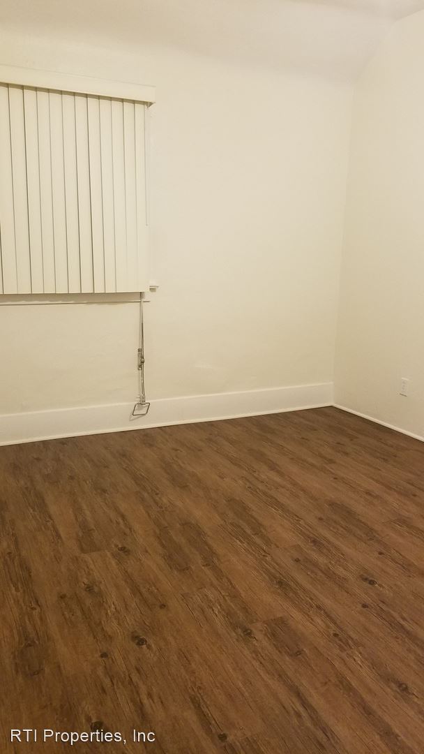 Foto del edificio - 1350 W 4th St