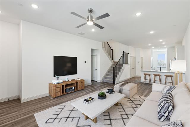 Building Photo - 7043 Granbury Ln