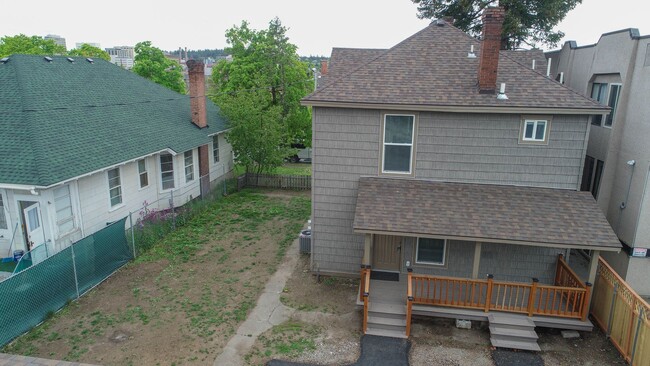 Building Photo - 1314 W Mallon Ave