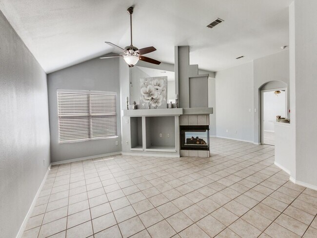 Foto del edificio - 1305 Greenbriar Ln