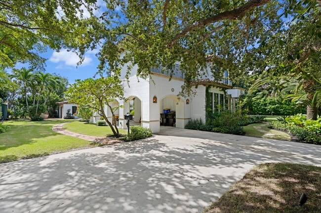 Building Photo - 308 Barcelona Rd