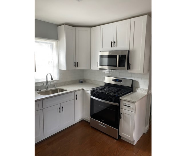 Foto del edificio - 4319 Kenwood Ave