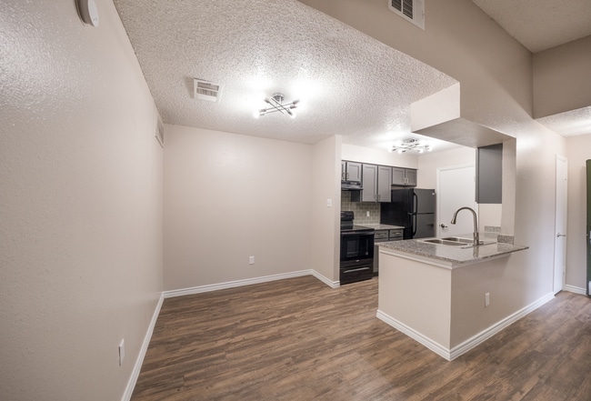 Dining Room B1-2BD 1BA-VatSoCo-002.jpg - V at SoCo