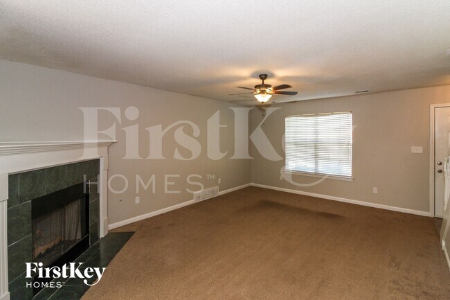 Foto del edificio - 7680 Bramble Ln