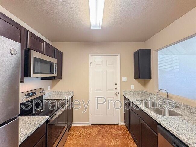Building Photo - 1004 Kerr Ct