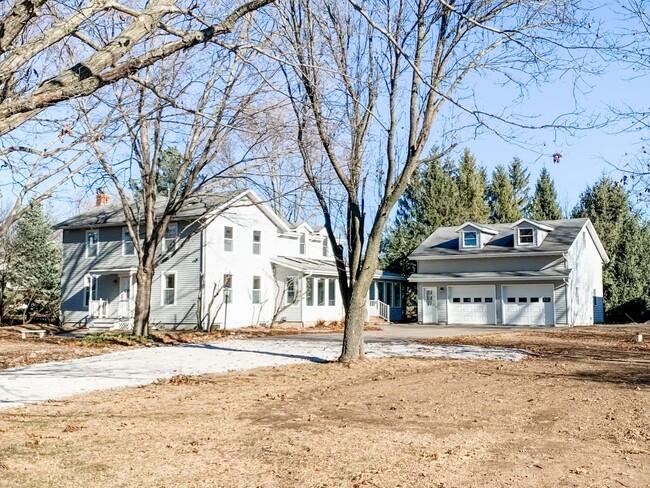 Building Photo - 2760 Newport Rd NE