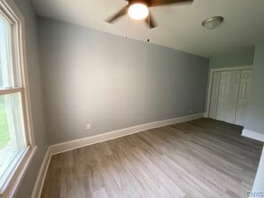 Building Photo - 123 Barlow St