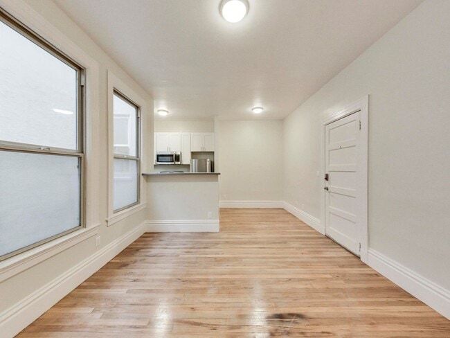 Building Photo - Recently Renovated Polk Gulch 1BR!