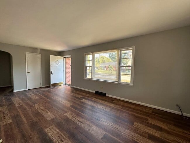 Building Photo - 405 Bond St