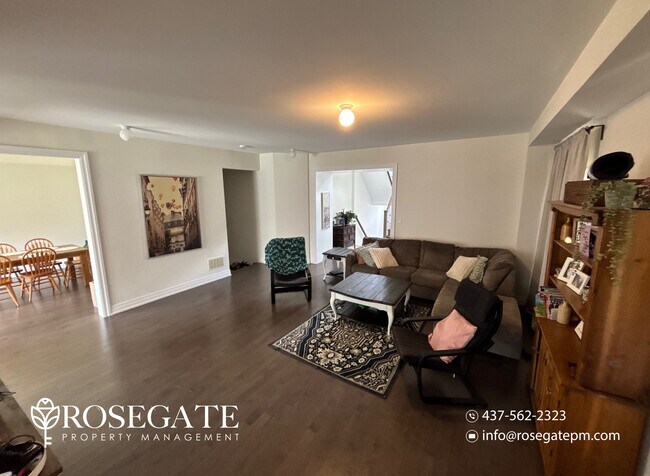 Photo du bâtiment - Spacious 4-Bedroom Detached Home with 6 Parking Spaces – Innisfil