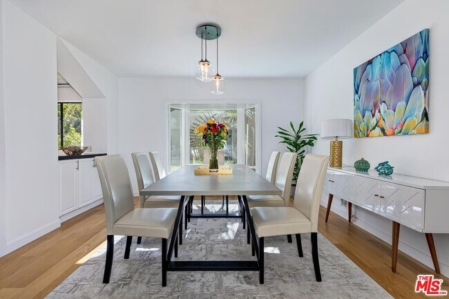 Foto del edificio - 612 Elm Dr