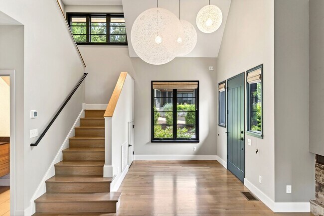 Building Photo - Stunning Luxury Home in the Village of Che...