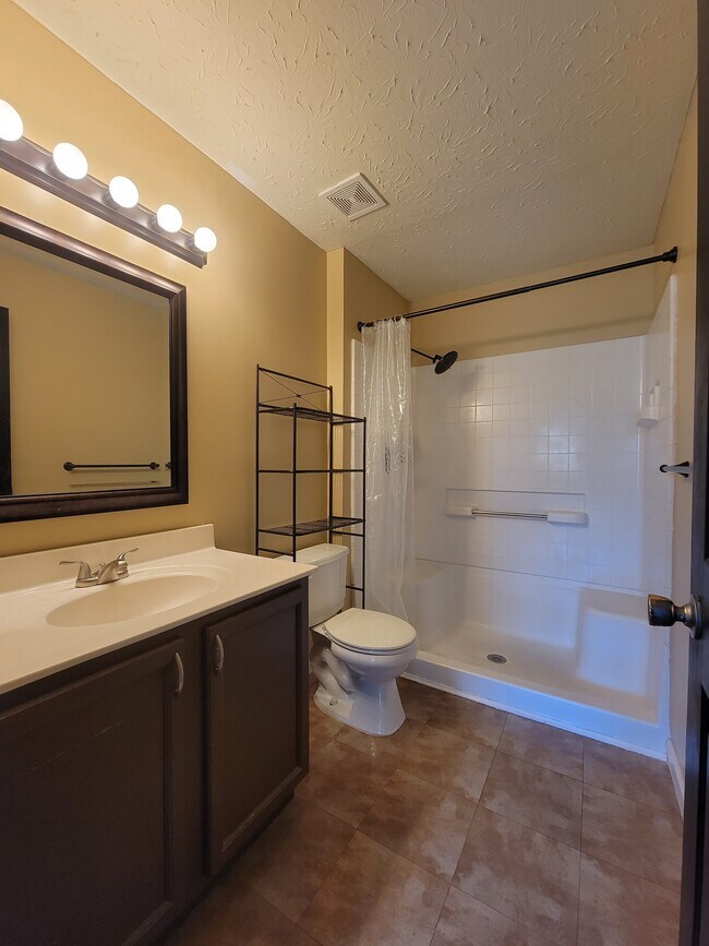 Building Photo - 660 Friars Ln, Unit #2