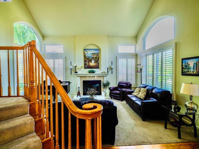 Building Photo - 672 Dunhill Dr