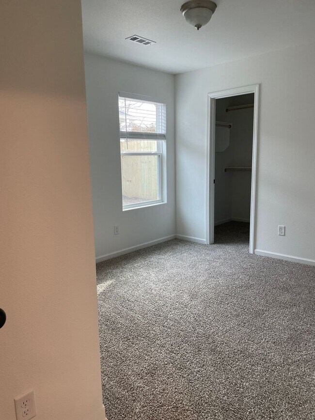 Foto del edificio - Welcome to this beautiful: 3 Bedroom/ 2 Ba...