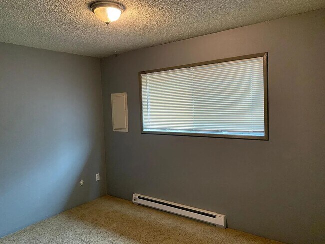 Foto del edificio - 4323 N Commercial Ave