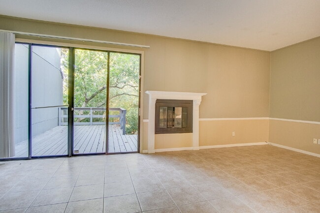 Foto del edificio - 2 Bedroom, 2.5 Bath Townhome with Easy Acc...