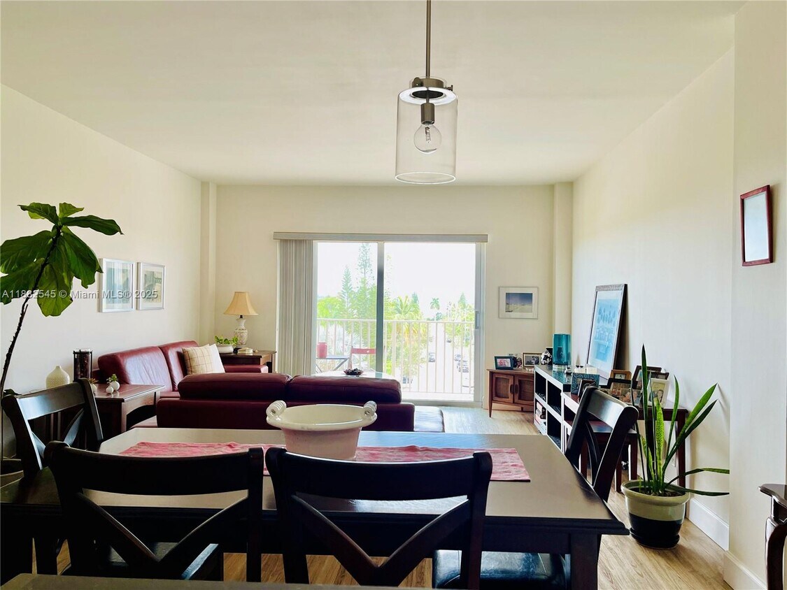 Foto principal - 1455 N Treasure Dr