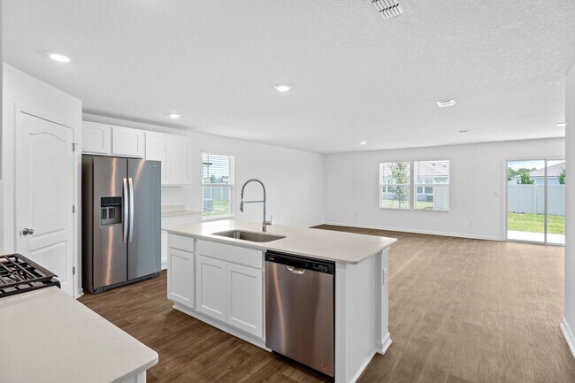 Building Photo - Like New Home