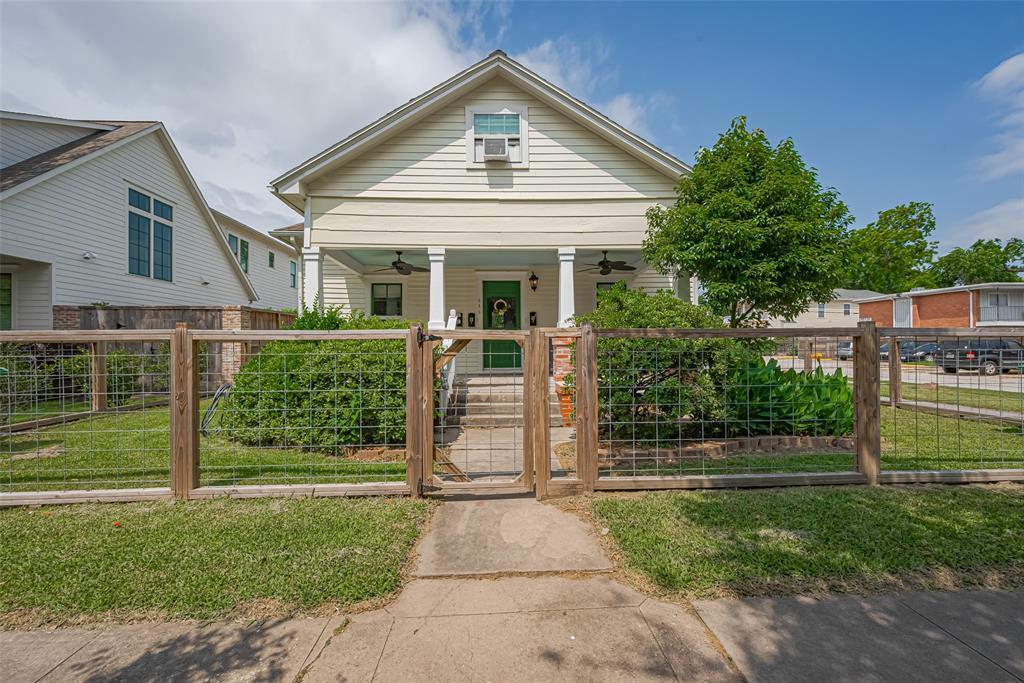 Primary Photo - 845 Columbia St