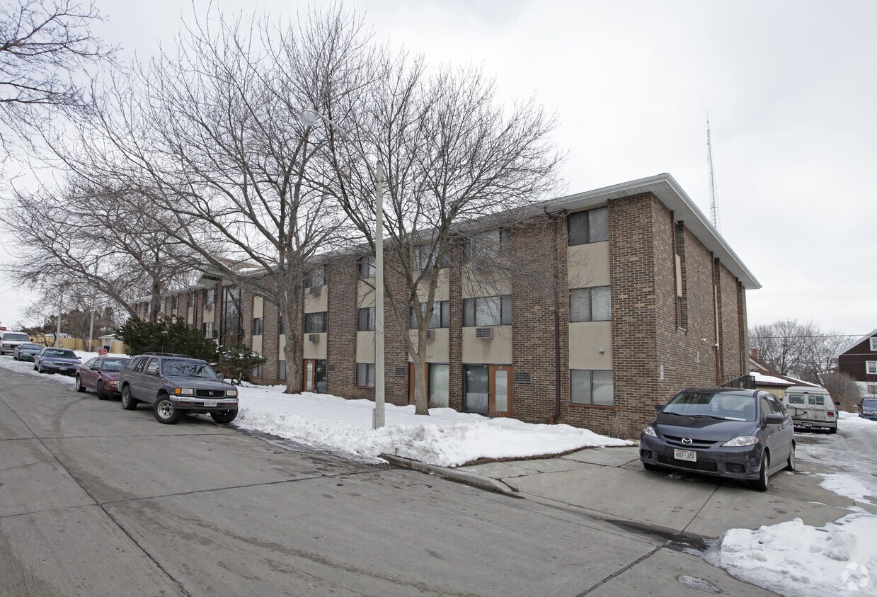 Singer Circle Apartaments - Riverwest Terrace