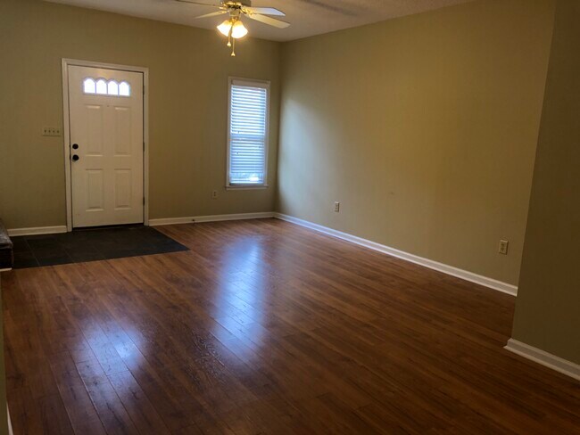 Foto del edificio - 393 Old Epps Bridge Rd