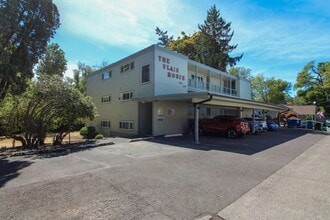 Building Photo - 227 24th St SE