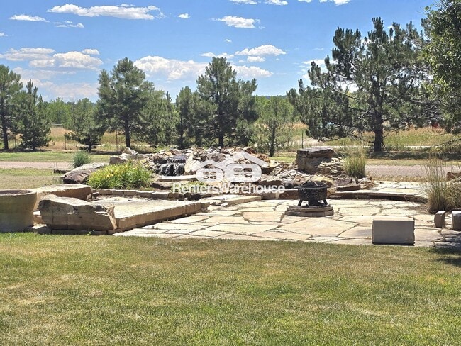 Building Photo - 999 Castlewood Dr