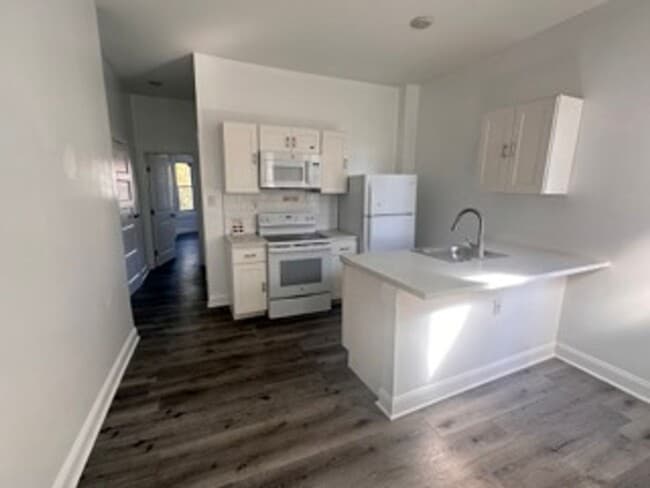 Building Photo - 5036 Walnut St