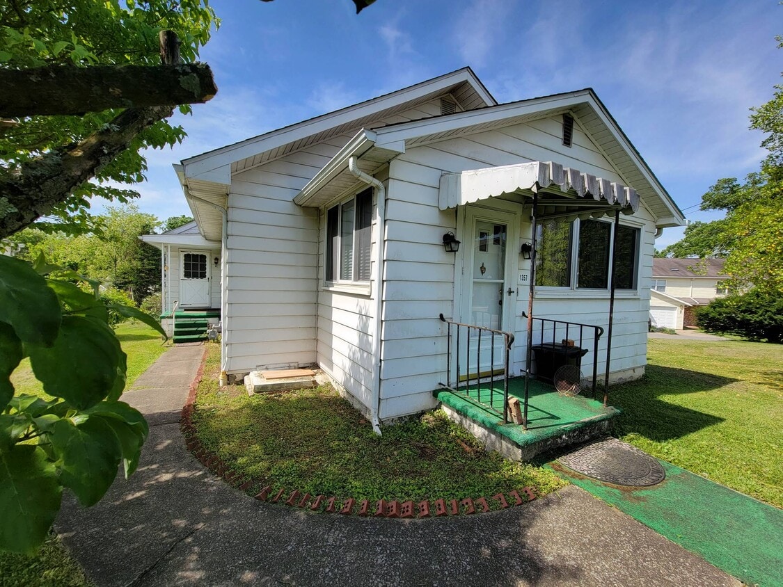 Primary Photo - 1357 Bitonti St