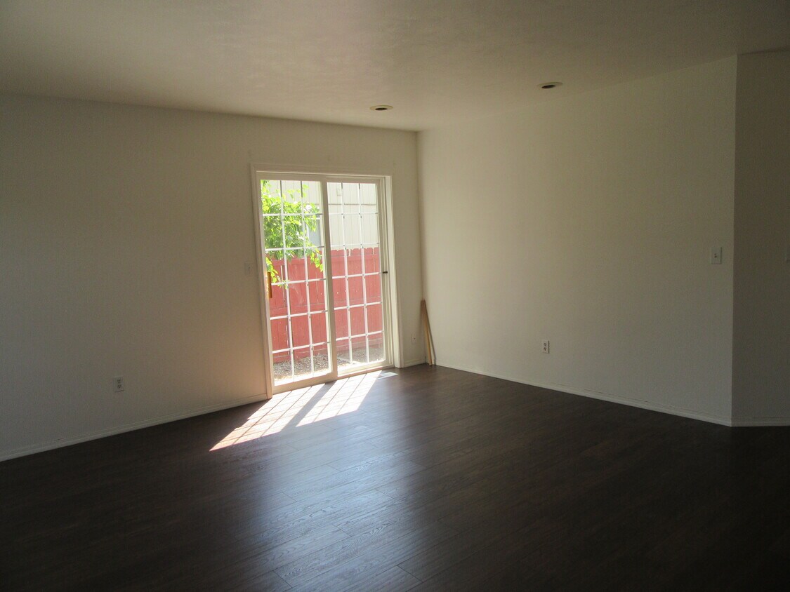 Foto principal - 4140 E 2nd Ave