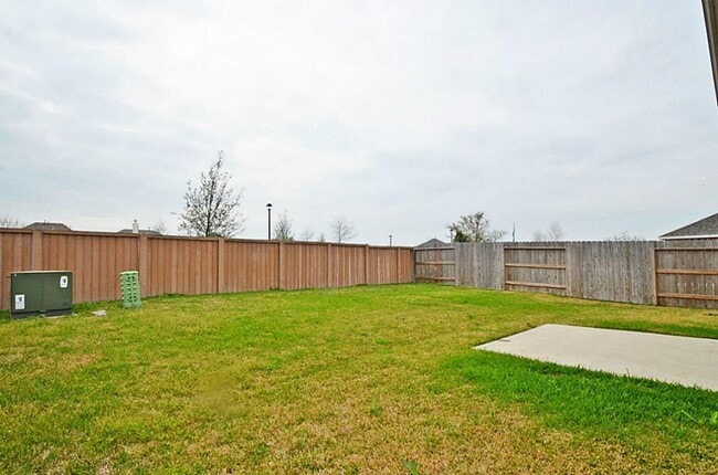 Building Photo - 5327 Stonegate Dr