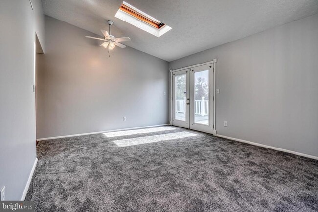 Foto del edificio - 427 Greenwood Rd