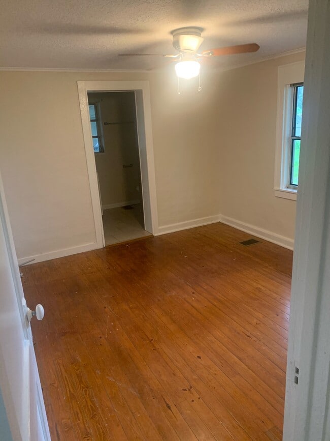 Building Photo - 3845 K-Ville Ave