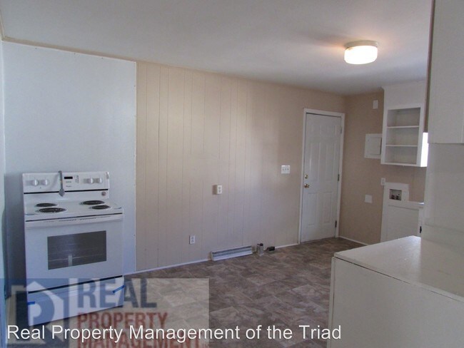 Foto del edificio - 2434 Lomond St