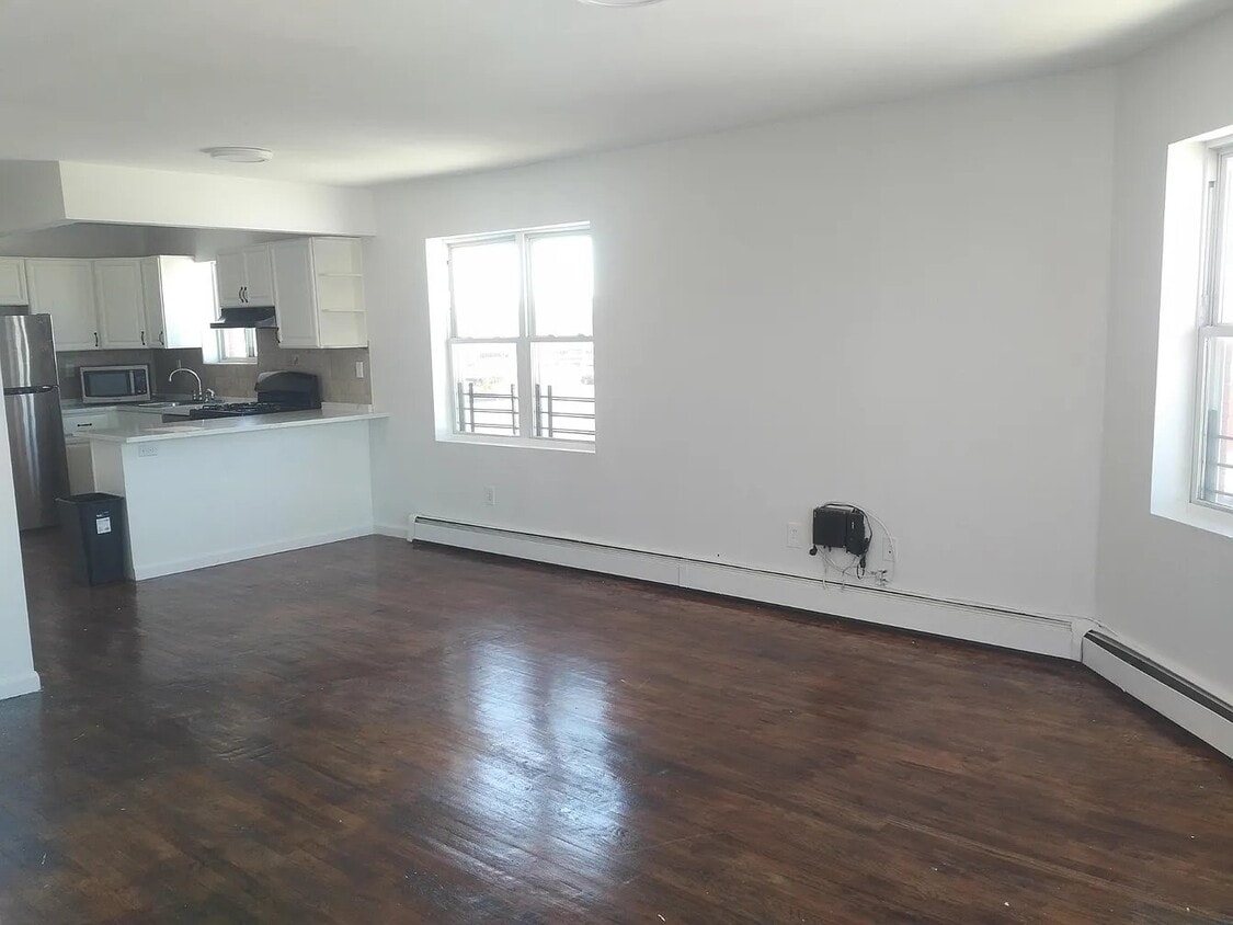 Photo - 680 Wortman Ave (Brooklyn, NY)