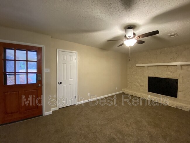 Building Photo - 5915 Karen Dr
