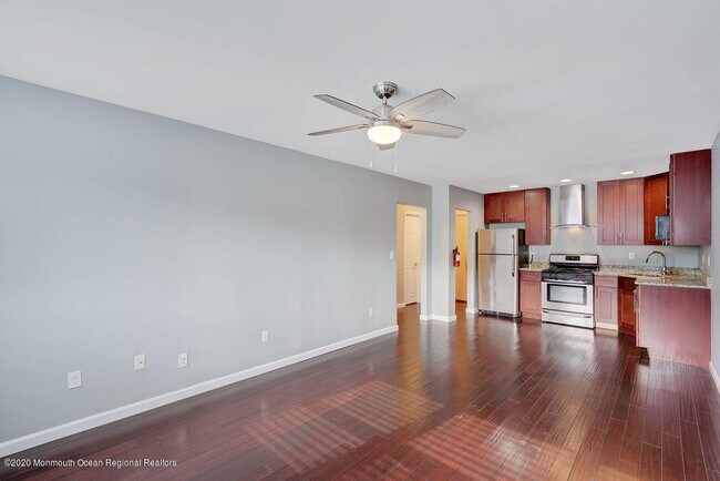Building Photo - 402 4th Ave