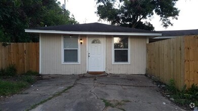Building Photo - 5603 Northridge Dr