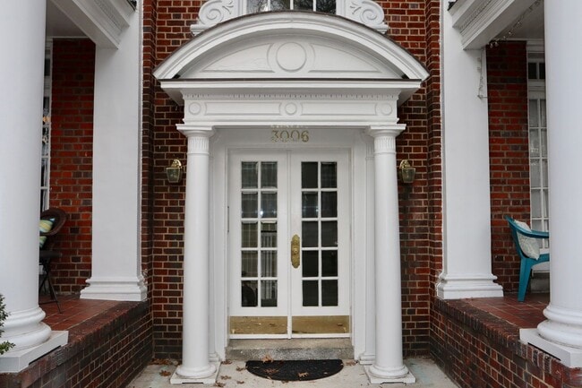 Building Photo - 3006 Monument Ave