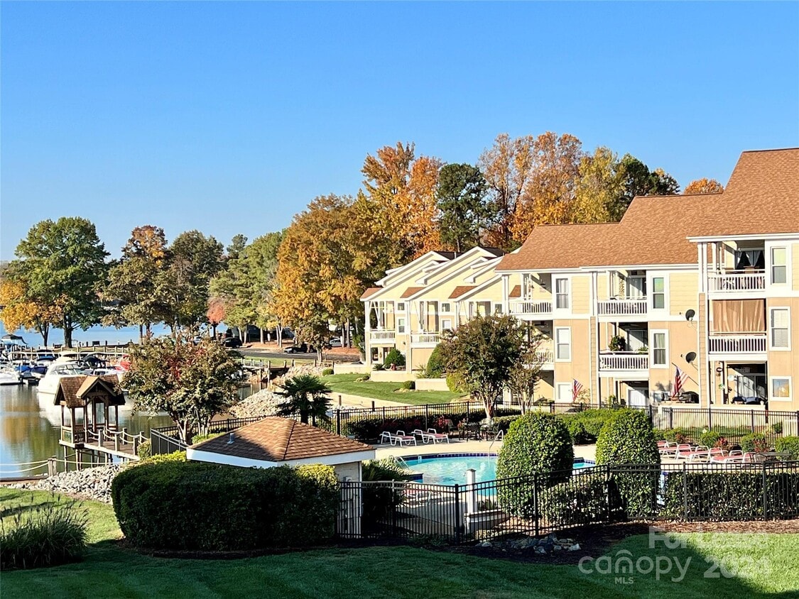 1105 Torrence Cir, Davidson, NC 28036 Condo for Rent in Davidson, NC