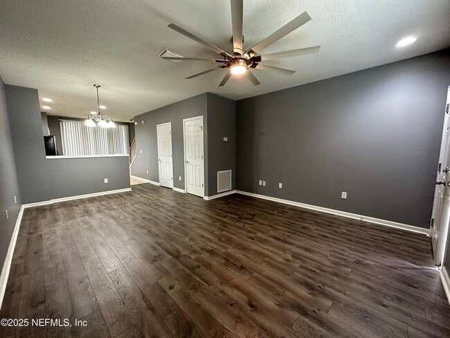 Foto del edificio - 8145 Summerside Cir