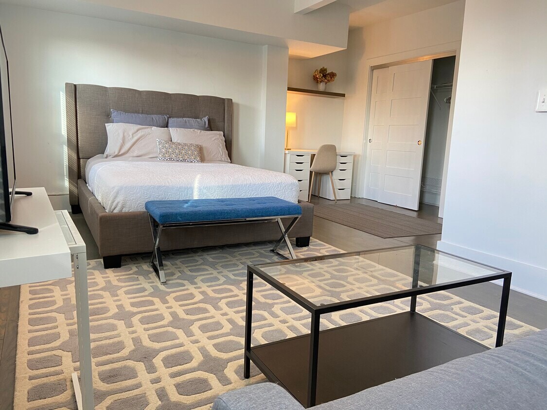 Foto principal - 4902 9th St NW