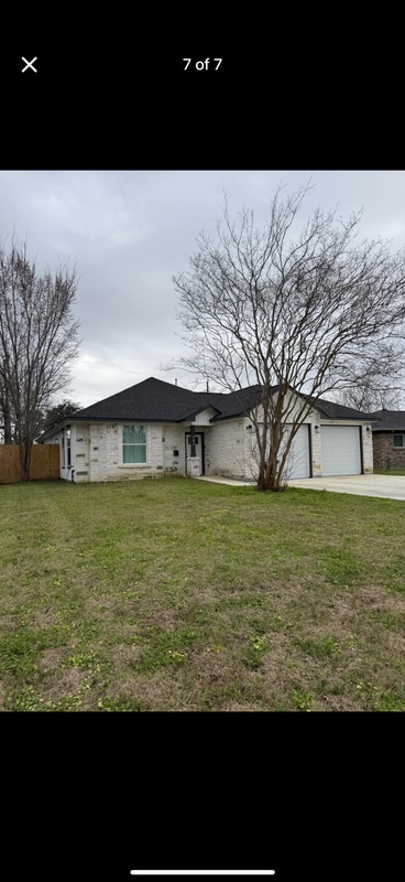 Building Photo - 305 Kelly Ln