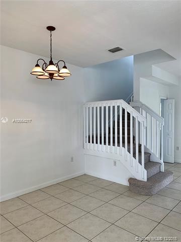Building Photo - 2470 SE 15th Pl  335