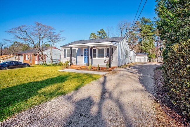 Building Photo - Cozy Updated Home