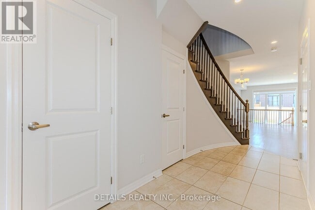 Building Photo - 276 Avro Cir