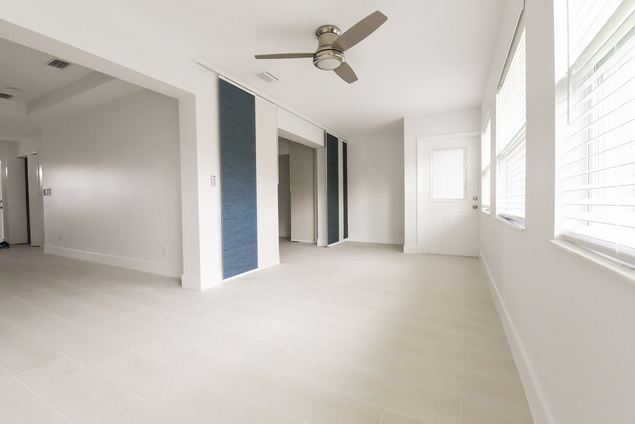 Primary Photo - 1713 Bal Harbour Dr