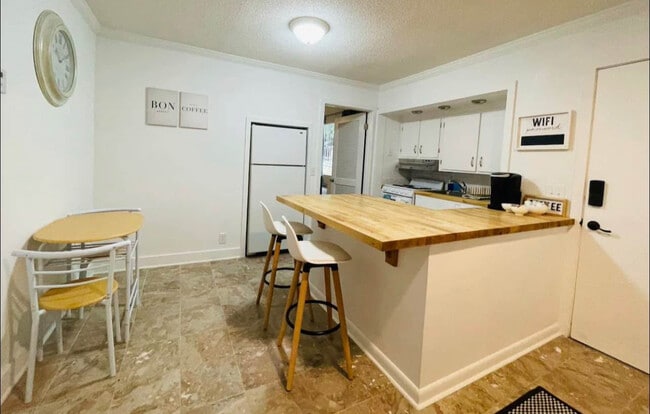 Foto del edificio - 615 Executive Golf Villas Rd